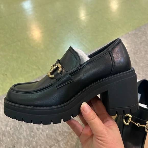 Steve Madden Black Leather Loafers with Gold Horsebit - Picture 2 of 7